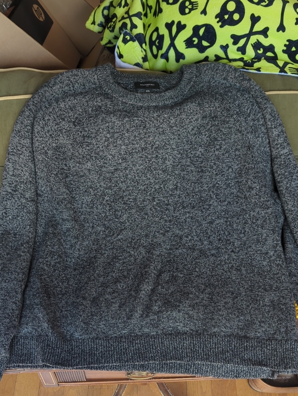 Banana Republic Men's Heather Gray Crewneck Sweater - Classic Knit